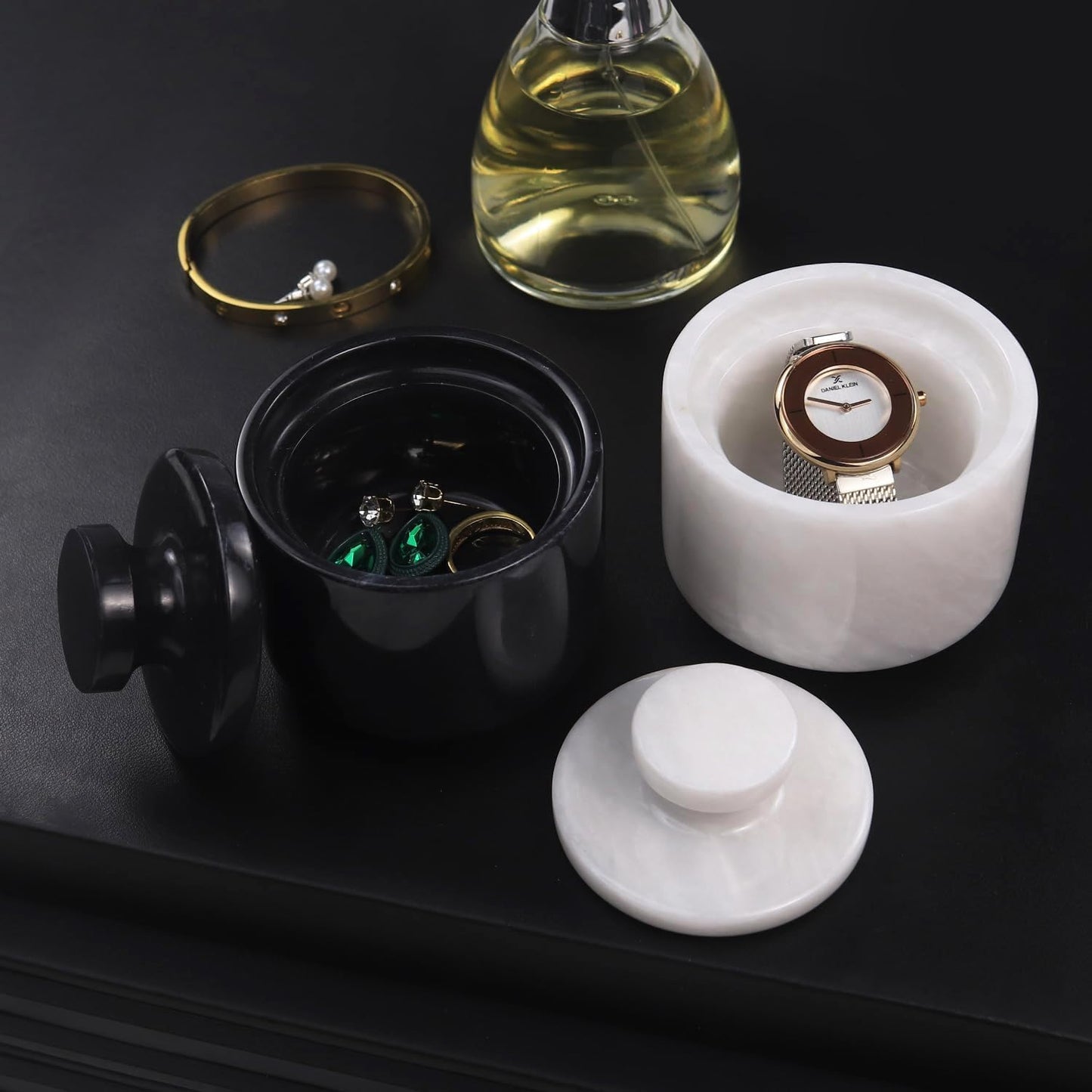Salero de Mármol Blanco y Negro de 7,6 cm con Tapa